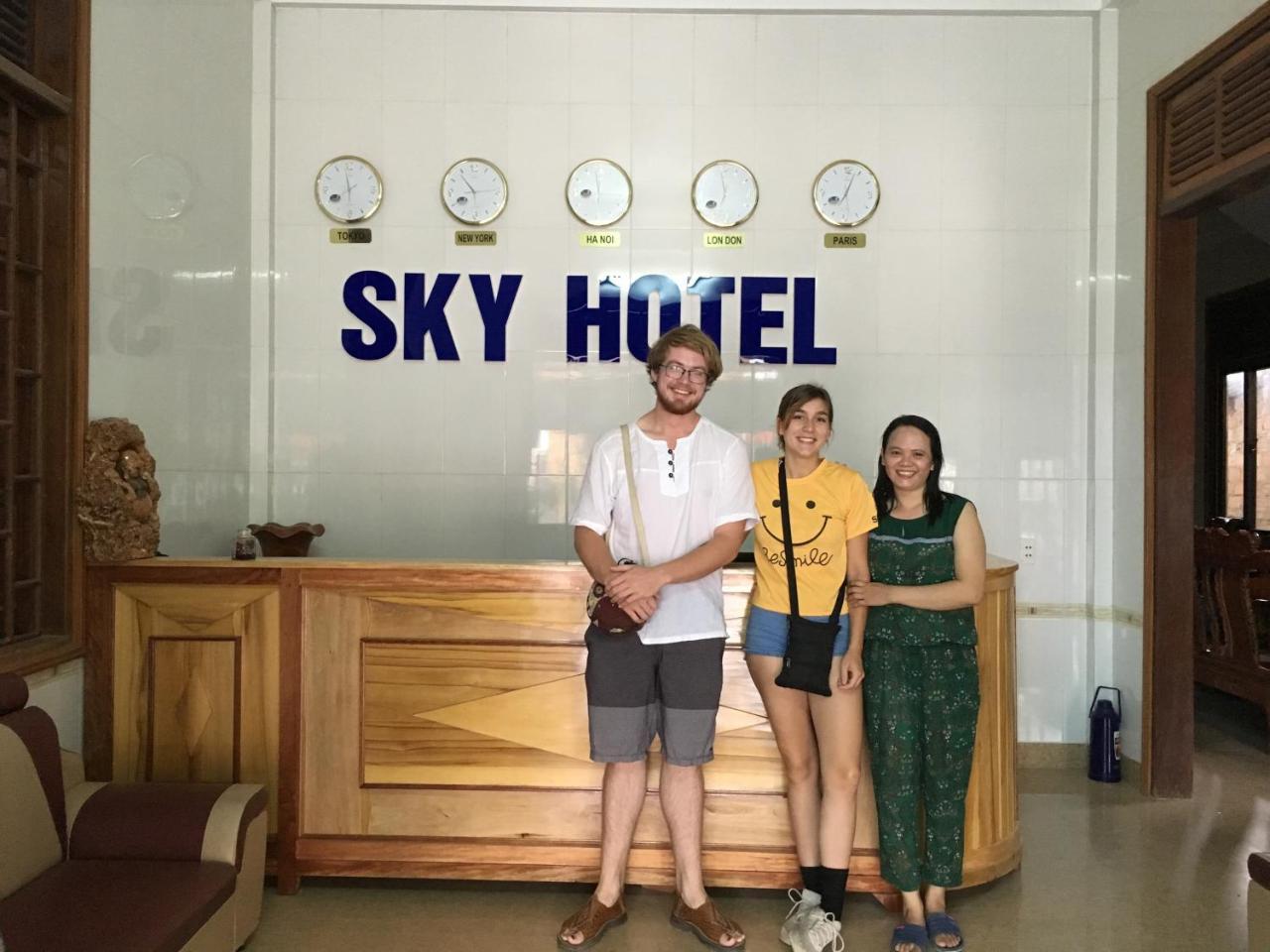 Sky Hotel Phong Nha Exterior foto